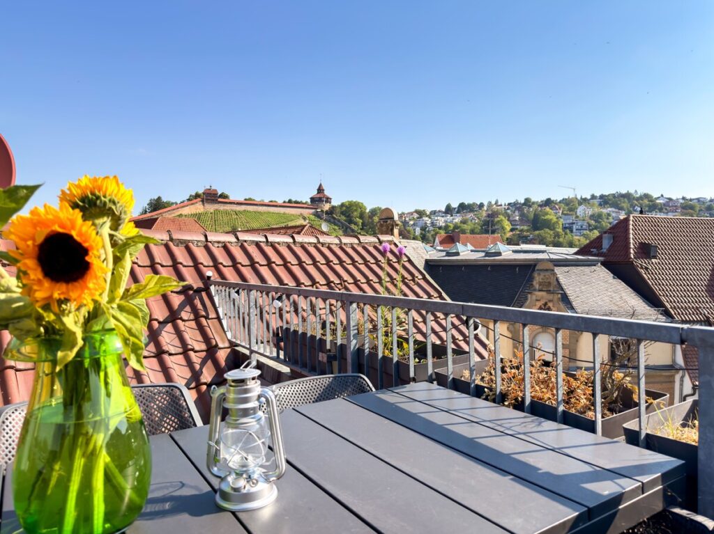 Terrasse mit Aussicht auf die Esslinger Burg
