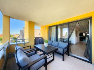Überdachter Balkon