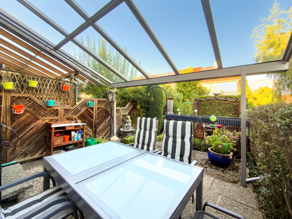 EG Terrasse mit Pergola