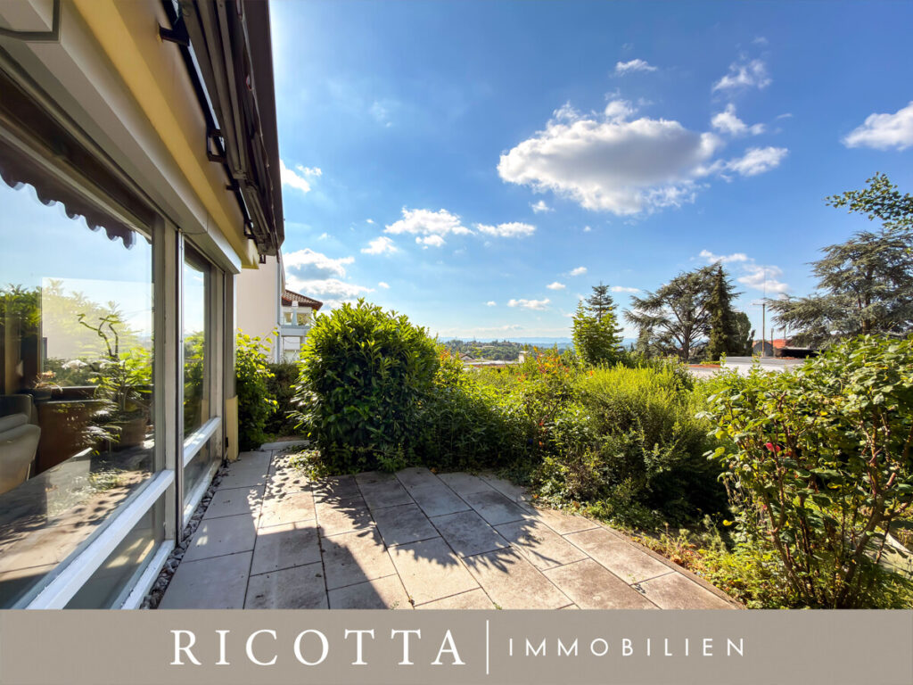 Terrasse mit schöner Aussicht (2)