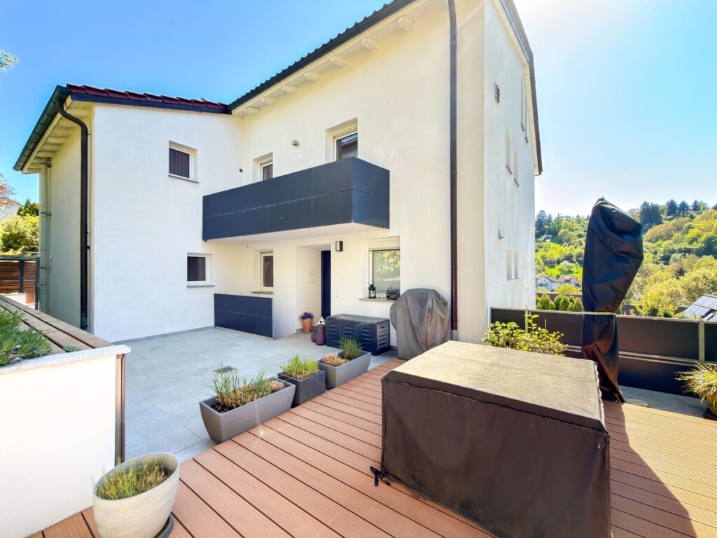 Terrasse der Wohnung Nummer 2 mit separatem Eingang