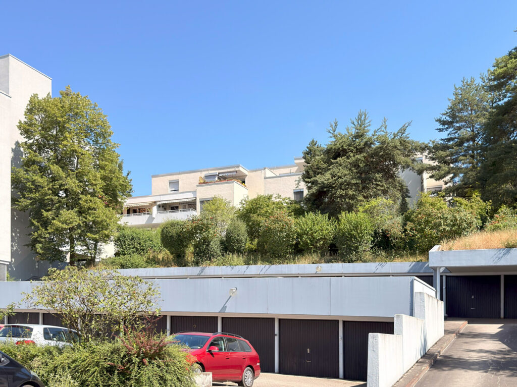 Haus- und Garagenansicht