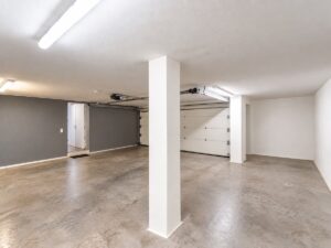 EG Doppelgarage mit großzügiger Abstellfläche