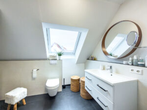 Badezimmer mit Dusche & WC Ebene2