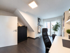 flexibel nutzbares Zimmer mit Zugang zum Balkon Ebene2