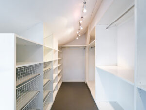 begehbarer Kleiderschrank