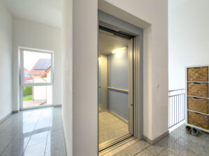 Aufzug direkt vor der Wohnungstür