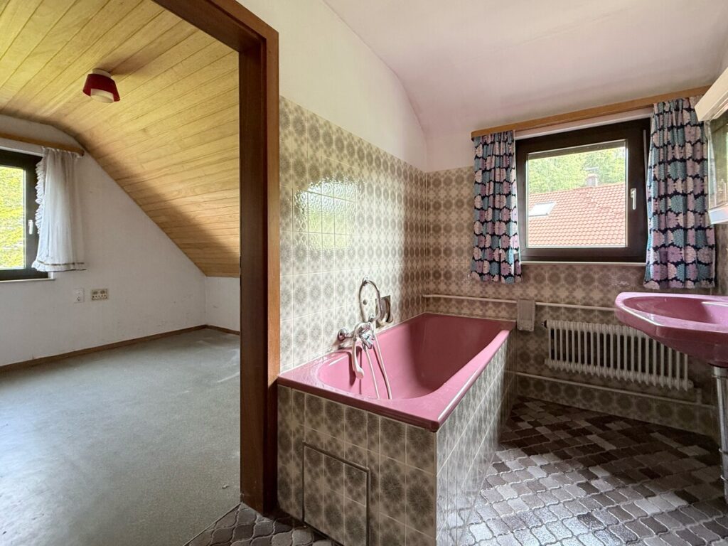 Badezimmer OG und angrenzendes Zimmer