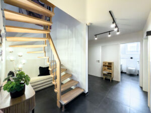 Wendeltreppe zur Ebene2